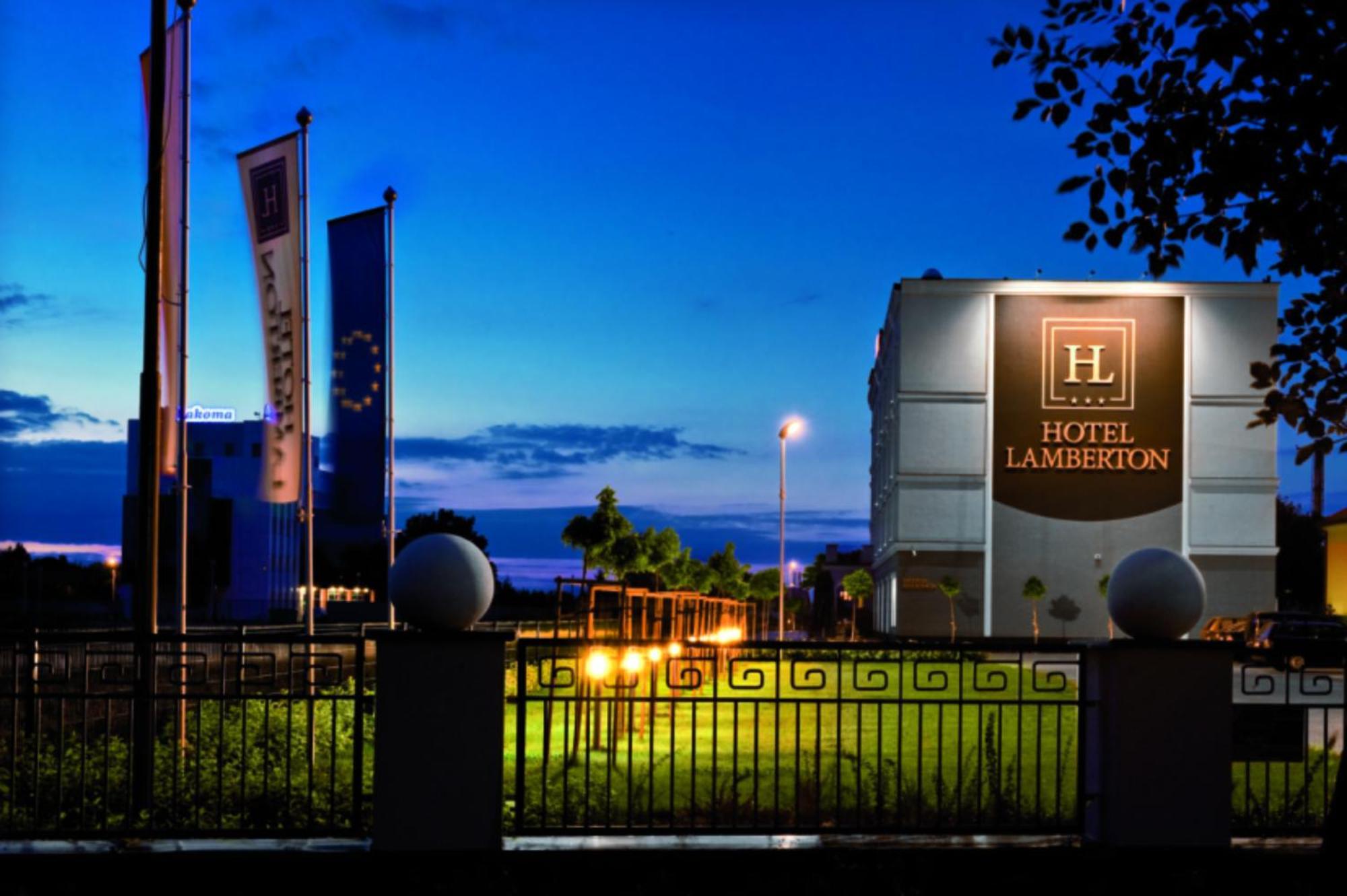 Hotel Lamberton اوتاجيف المظهر الخارجي الصورة